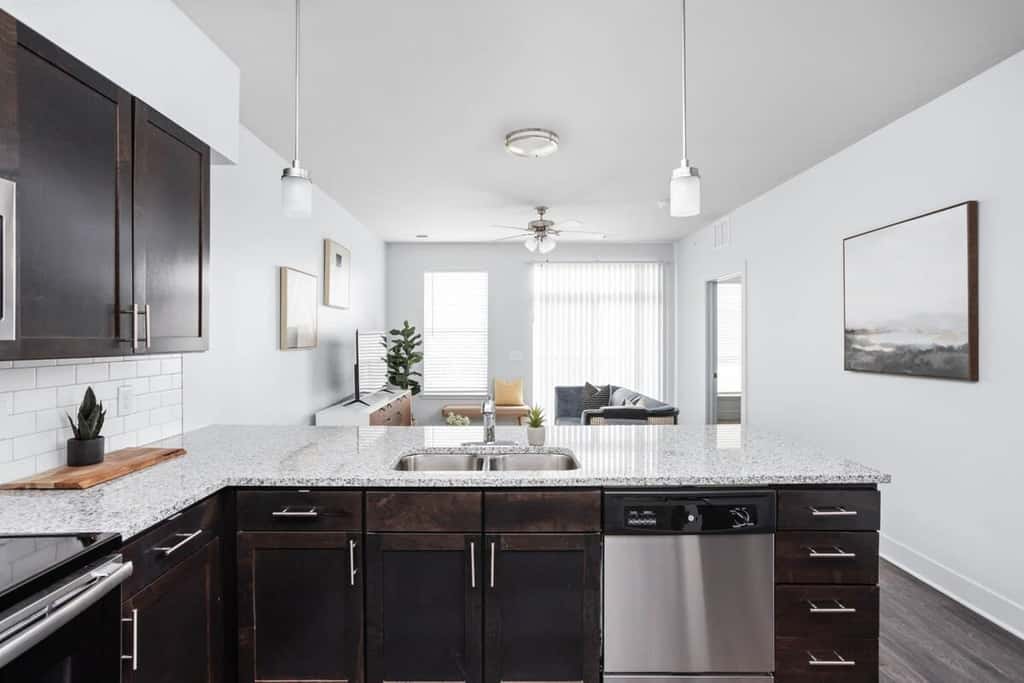 CozySuites Modern 2BR/2BA, Nora Indianapolis