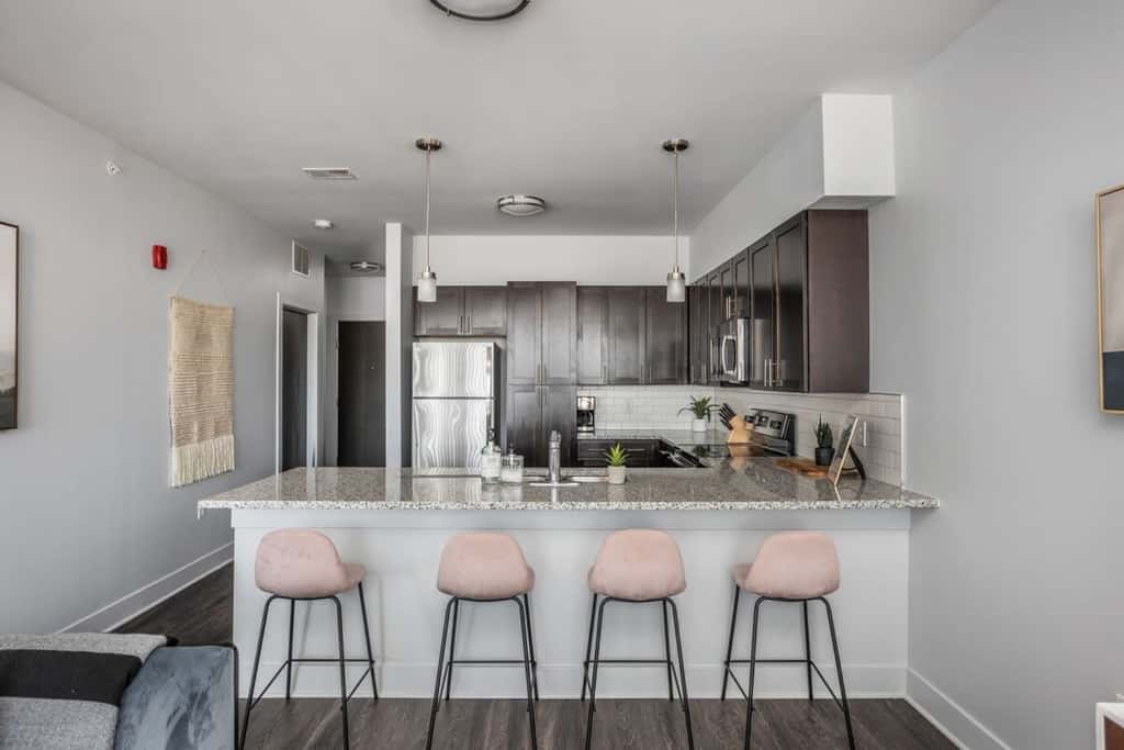 CozySuites Modern 2BR/2BA, Nora Indianapolis