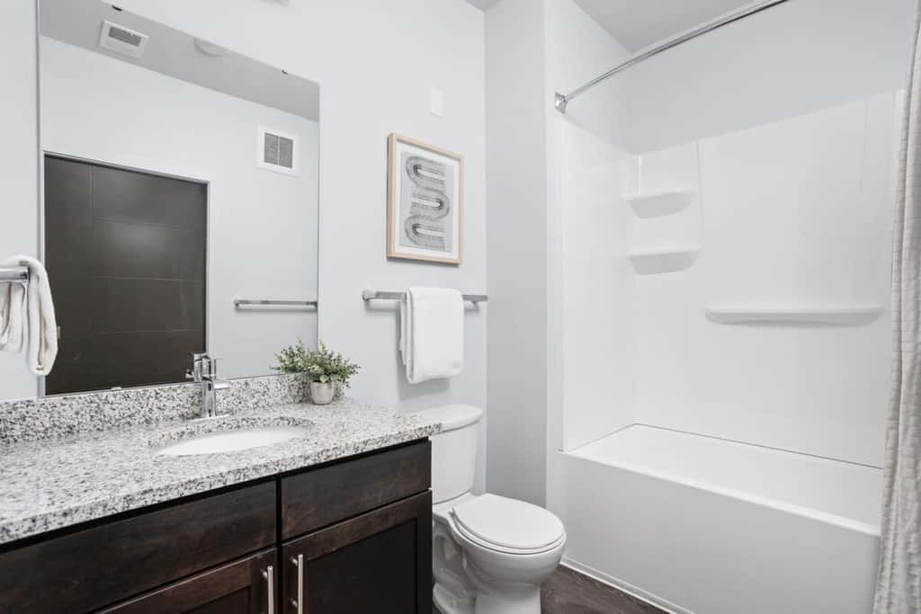 CozySuites Modern 2BR/2BA, Nora Indianapolis