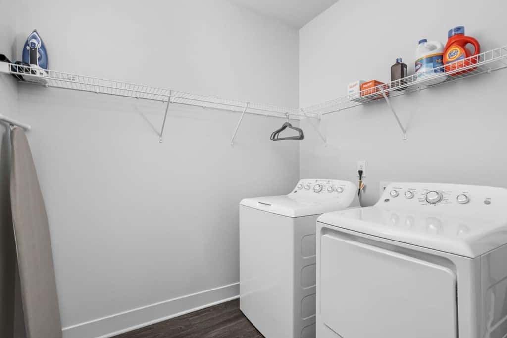 CozySuites Modern 2BR/2BA, Nora Indianapolis