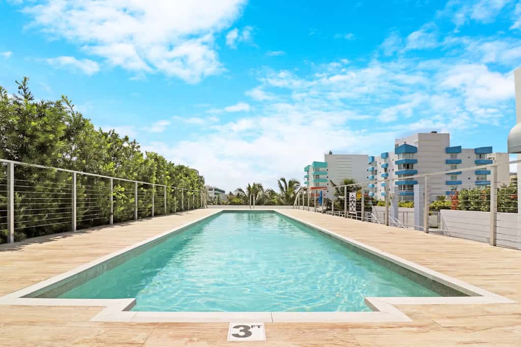 Roami at 250 Collins | Pool | Next to Beach | 1BR