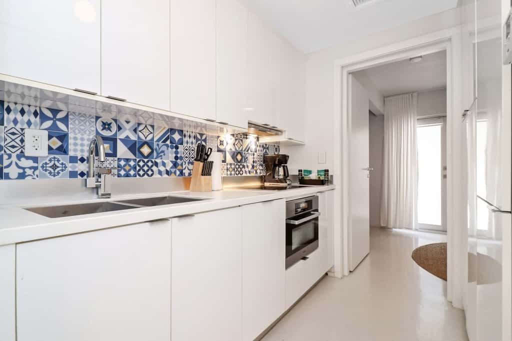 Roami at 250 Collins | Pool | Next to Beach | 1BR
