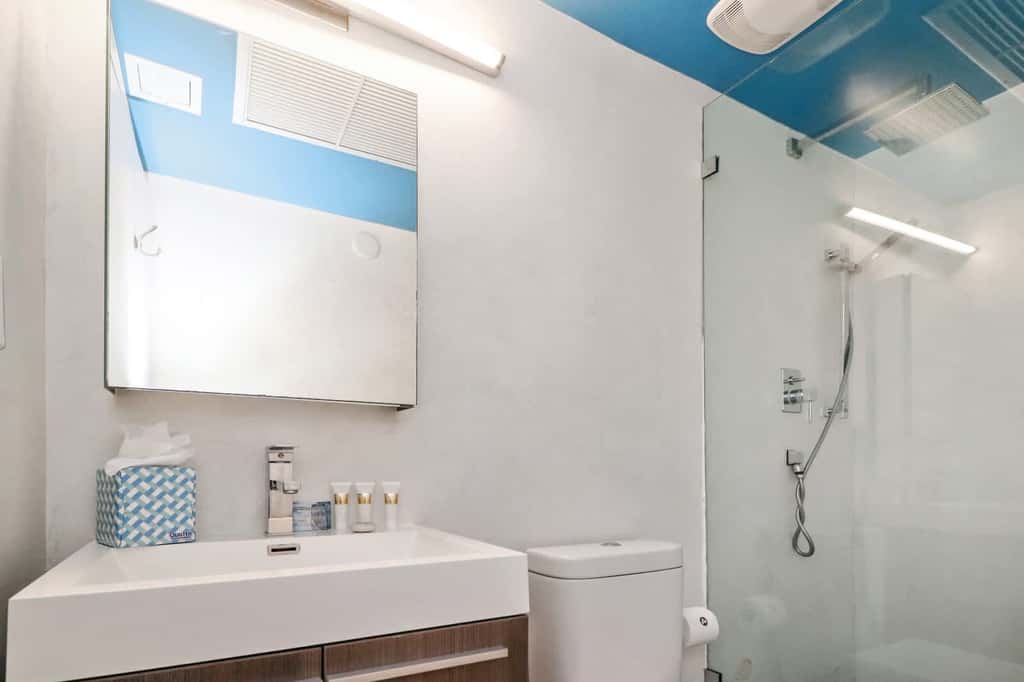 Roami at 250 Collins | Pool | Next to Beach | 1BR