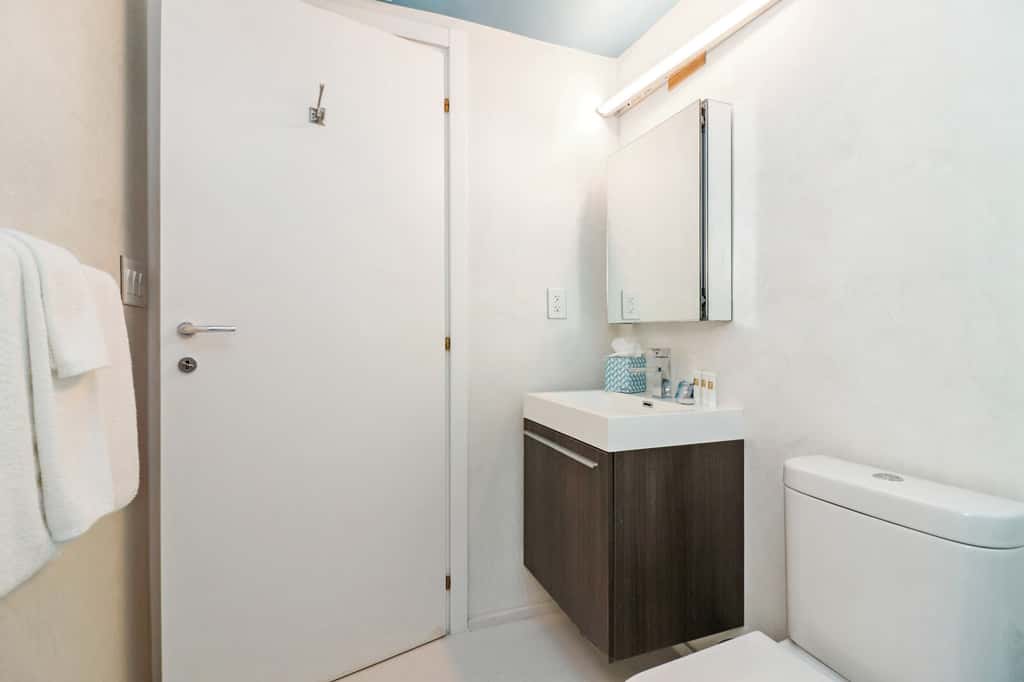 Roami at 250 Collins | Pool | Next to Beach | 1BR