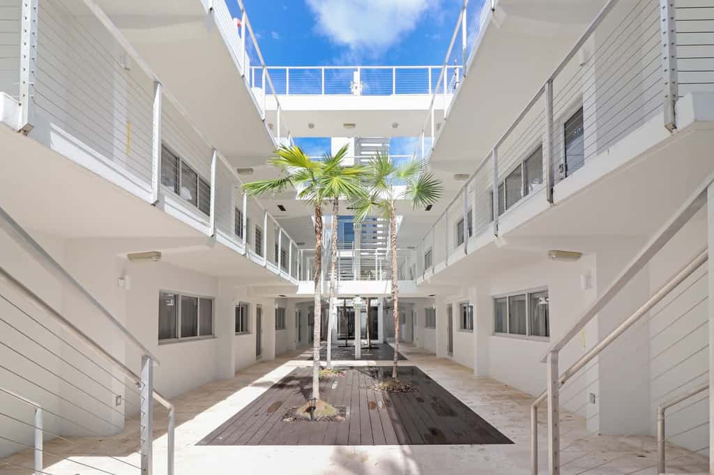 Roami at 250 Collins | Pool | Next to Beach | 1BR