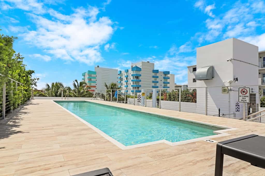 Roami at 250 Collins | Pool | Next to Beach | 1BR