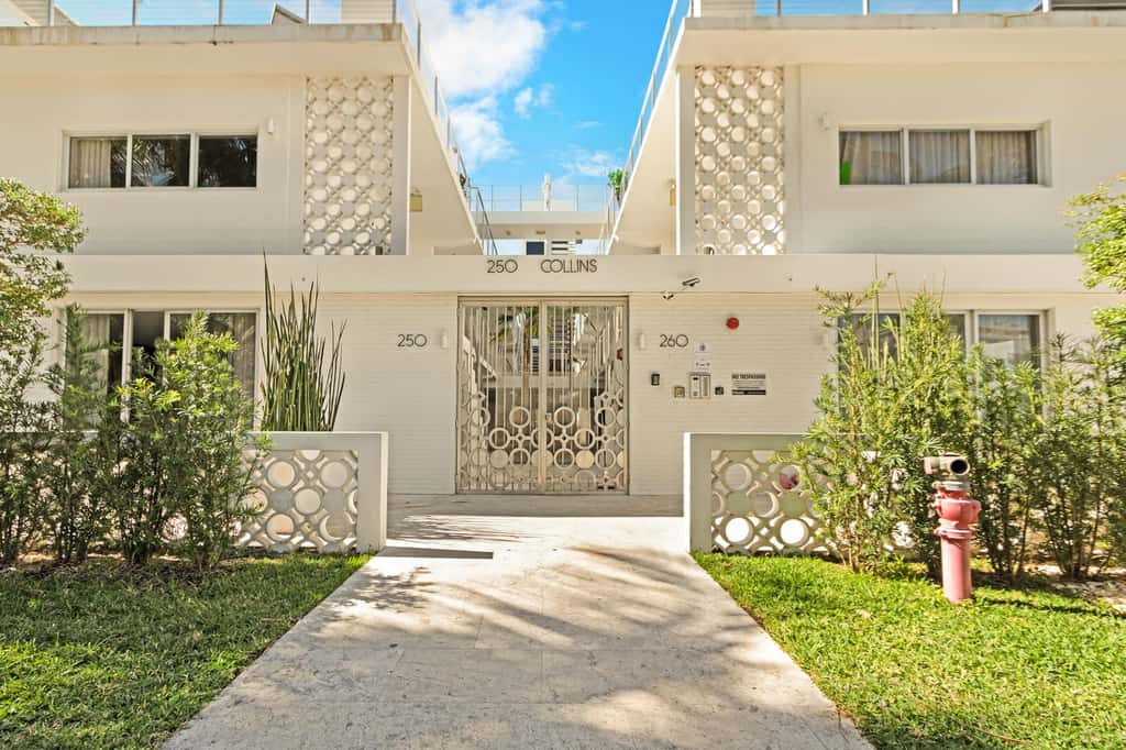 Roami at 250 Collins | Pool | Next to Beach | 1BR