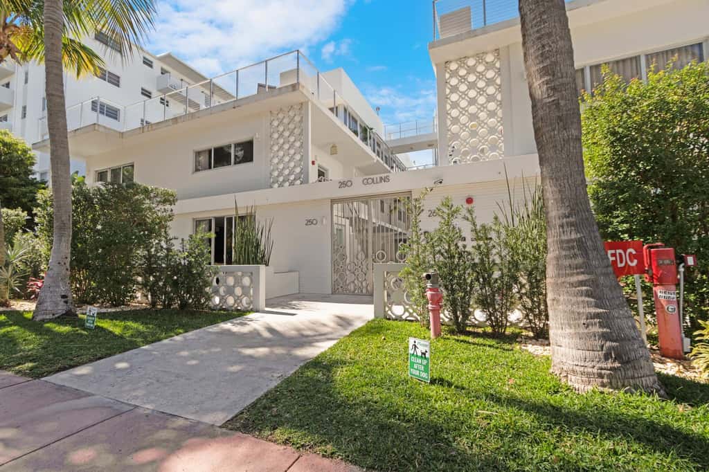 Roami at 250 Collins | Pool | Next to Beach | 1BR