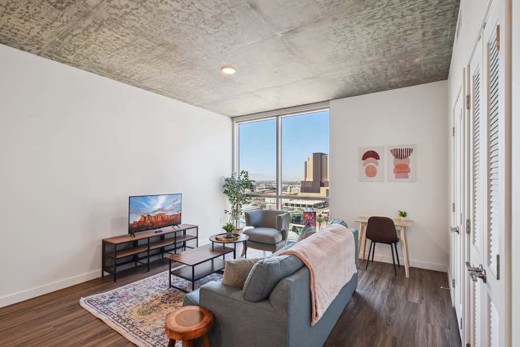 Cozysuites Adeline 1BR - valet parking, gym, pool!
