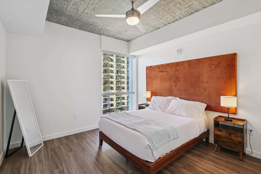 Cozysuites Adeline 1BR - valet parking, gym, pool!