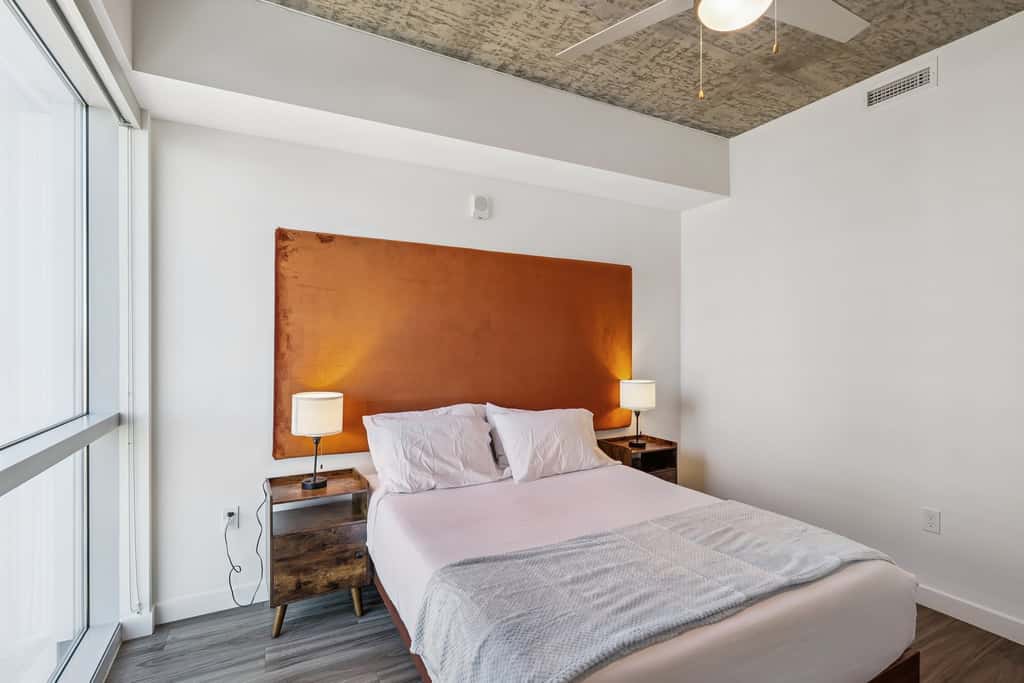 Cozysuites Adeline 1BR - valet parking, gym, pool!