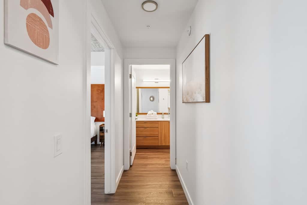 Cozysuites Adeline 1BR - valet parking, gym, pool!