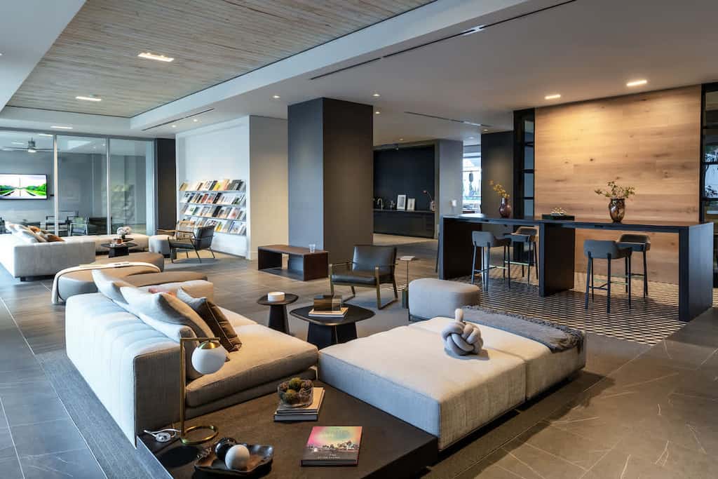 Cozysuites Adeline 1BR - valet parking, gym, pool!