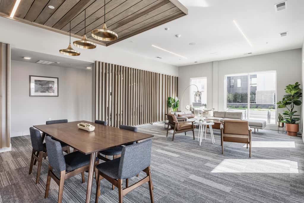 CozySuites Ayr 2BR with parking, pool, gym