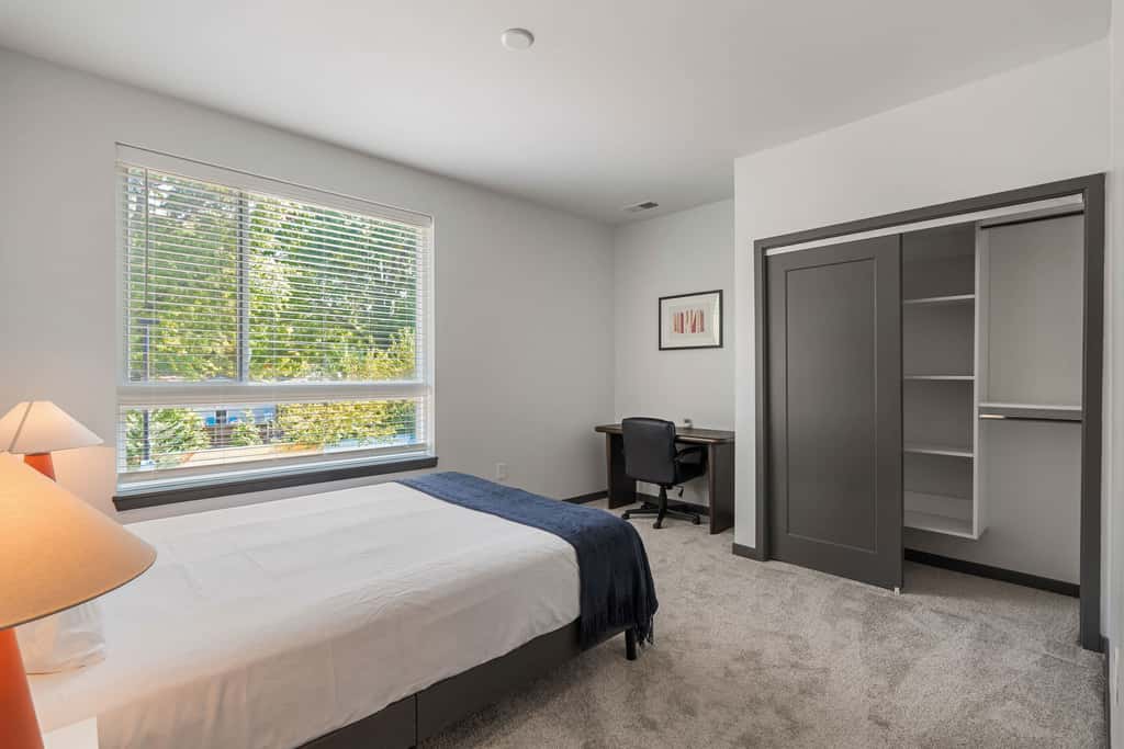 CozySuites Ayr 2BR with parking, pool, gym