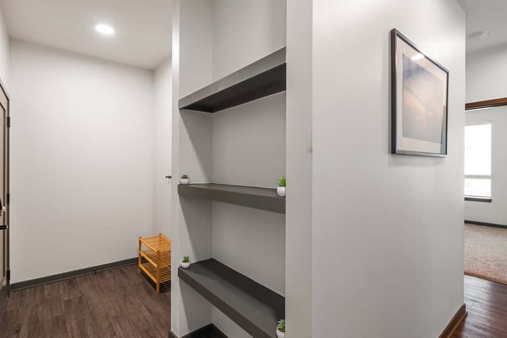 CozySuites Ayr 2BR with parking, pool, gym