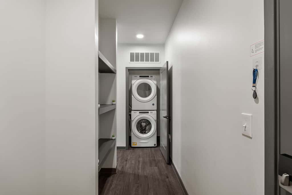 CozySuites Ayr 2BR with parking, pool, gym