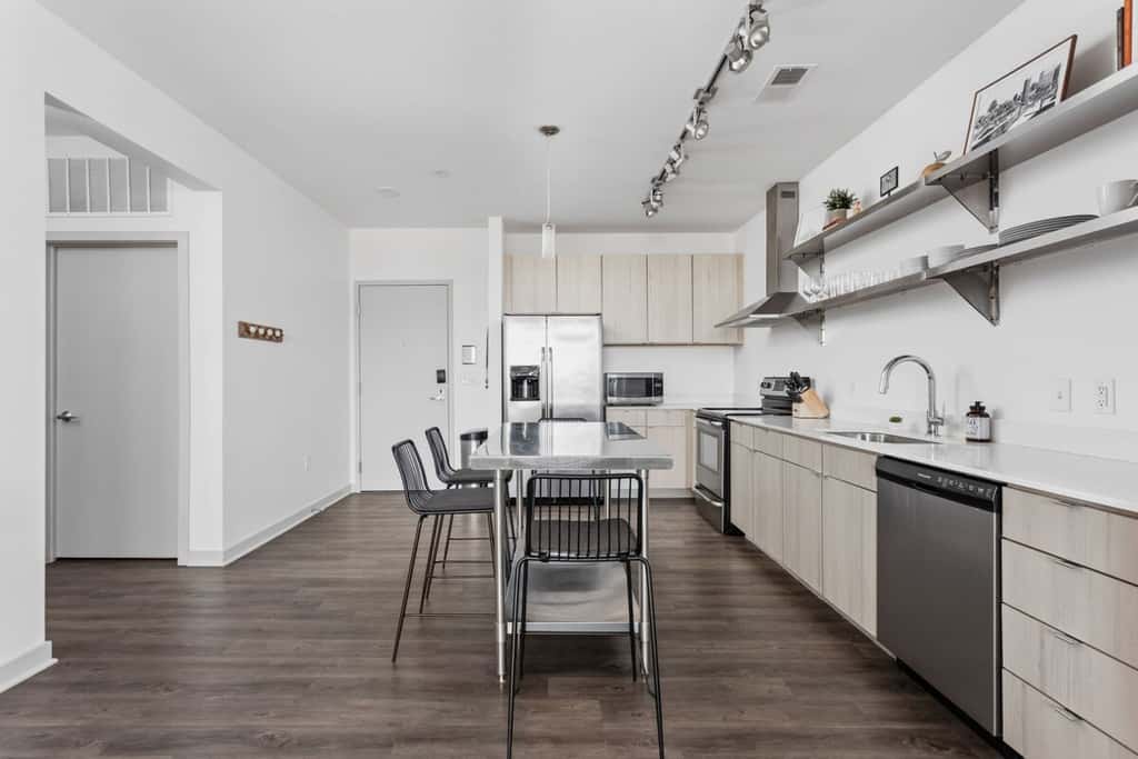 CozySuites Modern 2BR in Bottleworks Indy