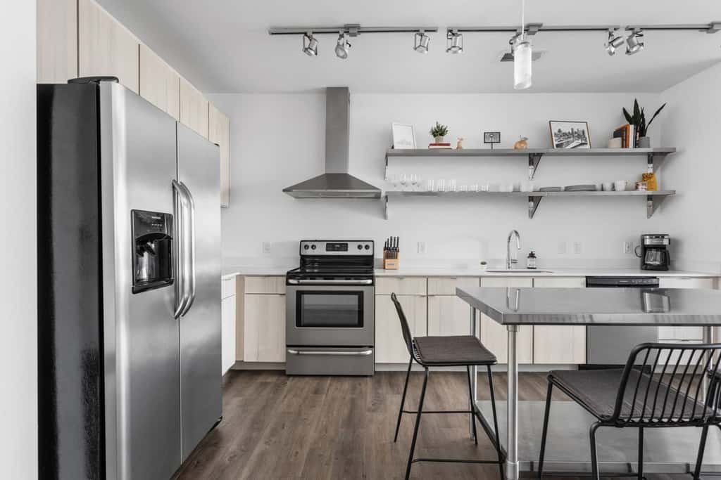 CozySuites Modern 2BR in Bottleworks Indy