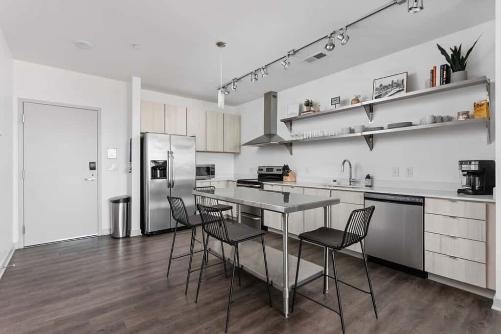 CozySuites Modern 2BR in Bottleworks Indy