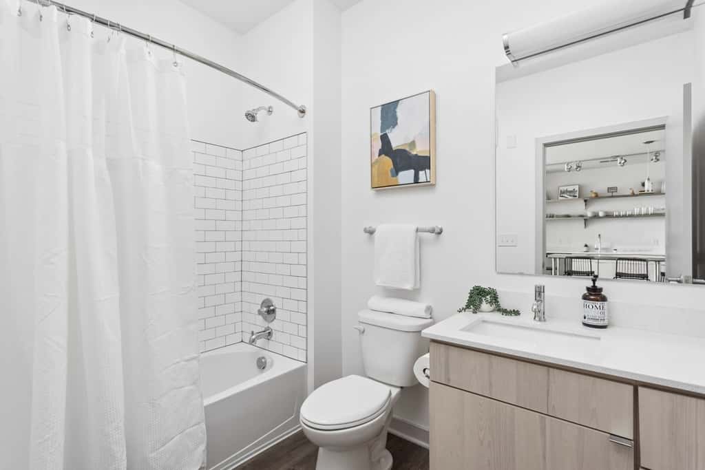 CozySuites Modern 2BR in Bottleworks Indy