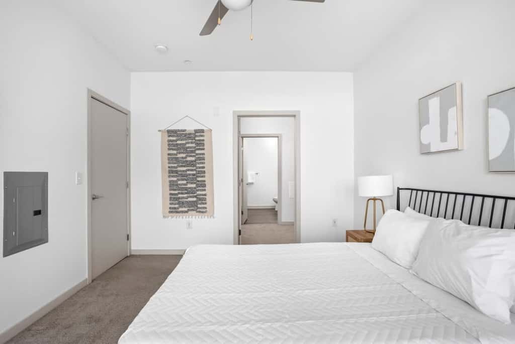 CozySuites Modern 2BR in Bottleworks Indy