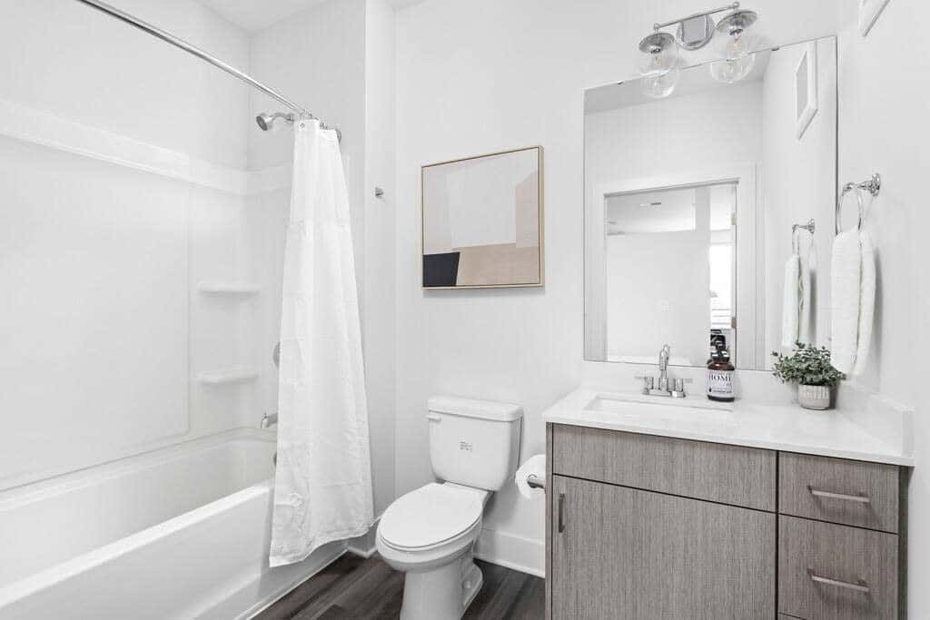 Modern Studio CozySuites Downtown