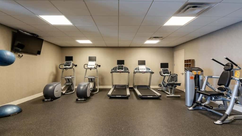 Spacious CozySuites at LTV 2BR with Pool, Gym