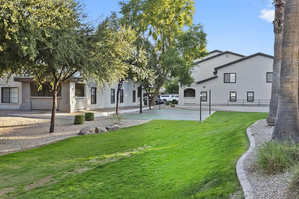 CozySuites Chandler with 2 pools, jacuzzi, arcade!