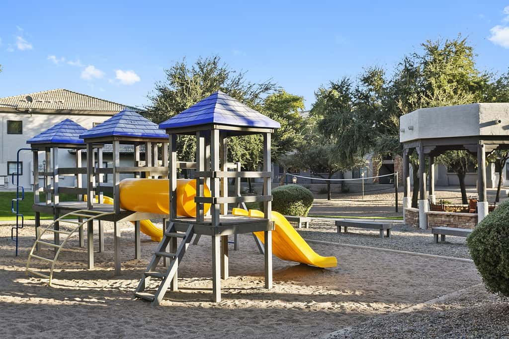 CozySuites Chandler with 2 pools, jacuzzi, arcade!