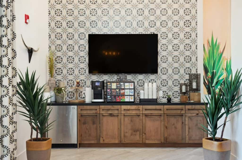 CozySuites Chandler with 2 pools, jacuzzi, arcade!