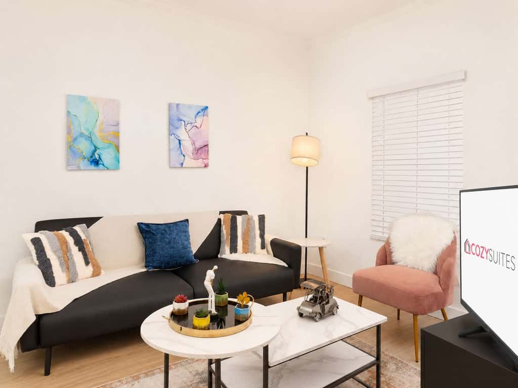 CozySuites Chandler with 2 pools, jacuzzi, arcade!