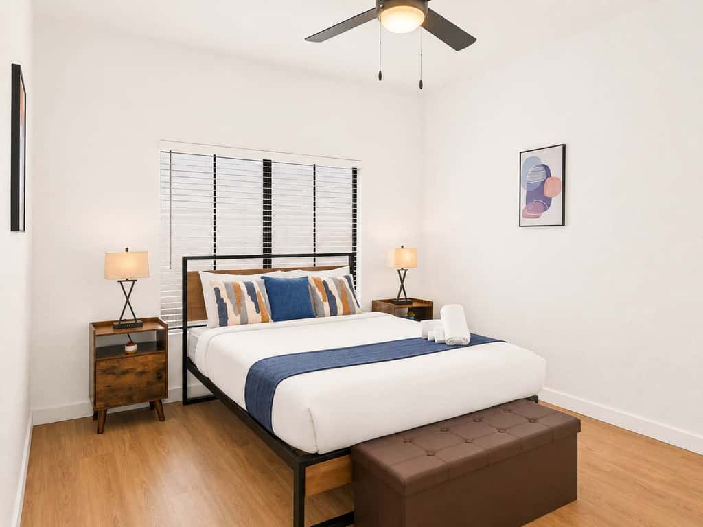 CozySuites Chandler with 2 pools, jacuzzi, arcade!