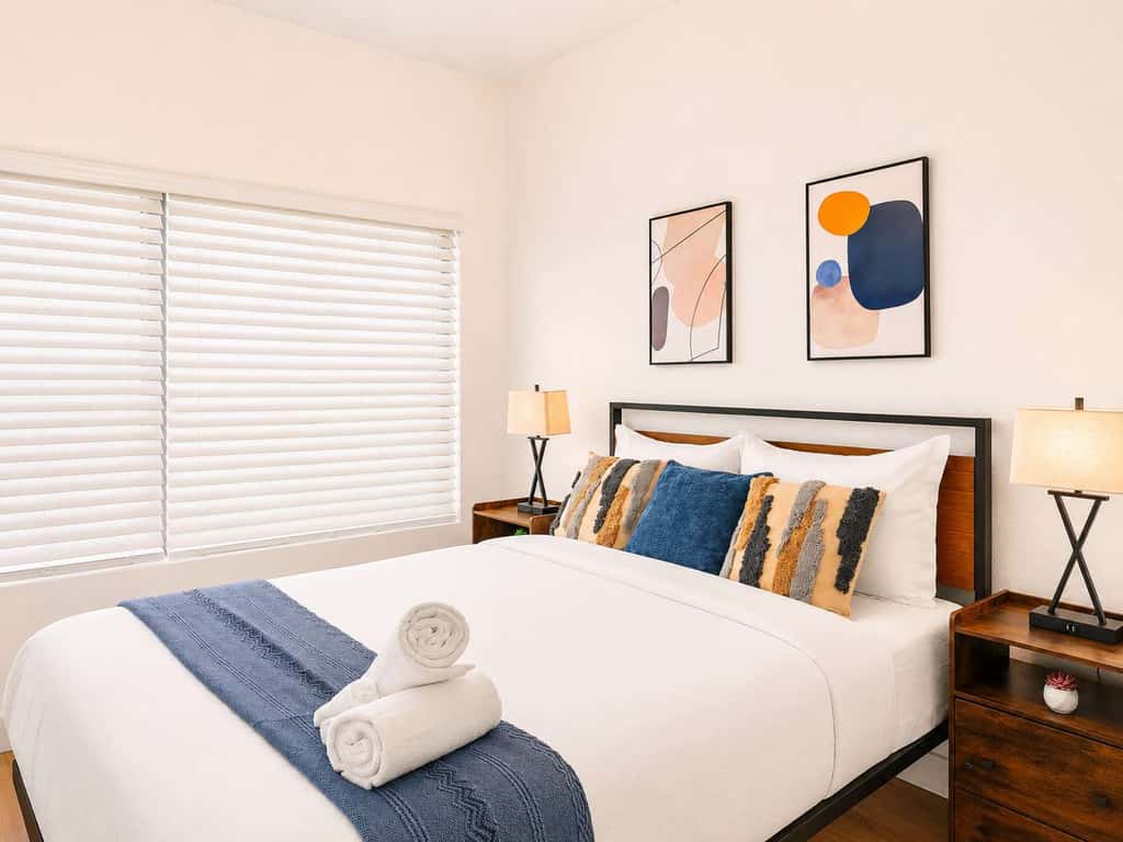 CozySuites Chandler with 2 pools, jacuzzi, arcade!