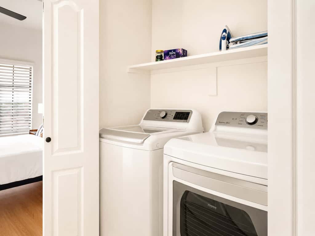 CozySuites Chandler with 2 pools, jacuzzi, arcade!