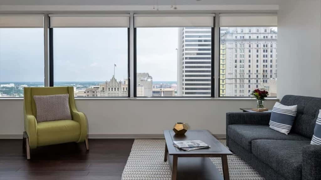 TWO Modern CozySuites at LTV 3BR with Pool, Gym