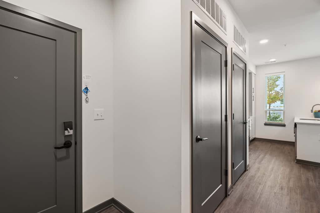 CozySuites Ayr with parking, pool, gym