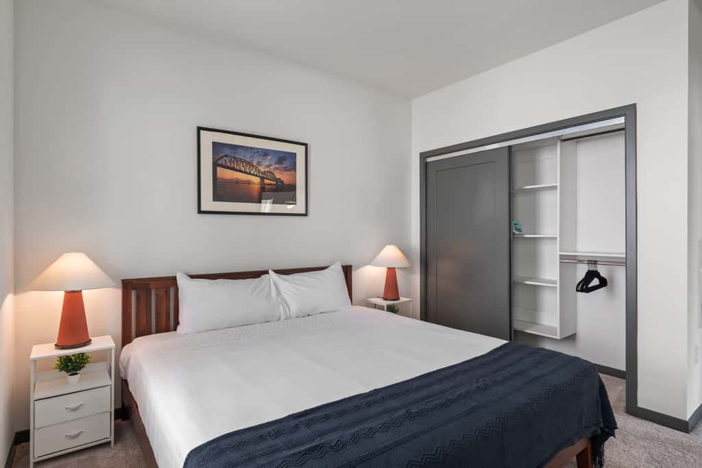 CozySuites Ayr with parking, pool, gym