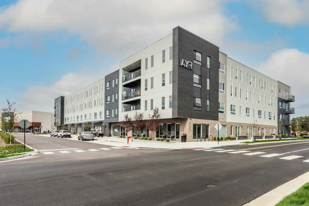 TWO CozySuites AYR | 3 Beds | parking, pool, gym