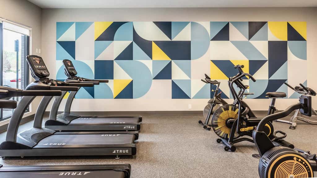 TWO CozySuites AYR | 3 Beds | parking, pool, gym