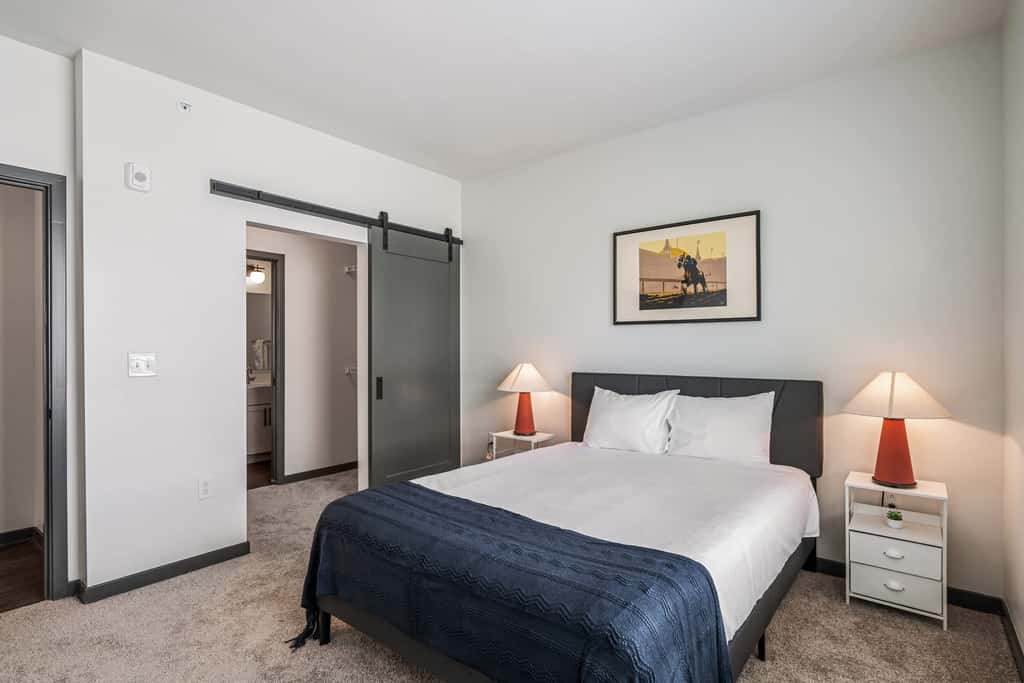 TWO CozySuites AYR | 3 Beds | parking, pool, gym