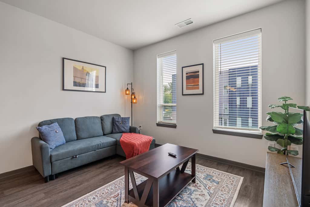 TWO CozySuites AYR | 3 Beds | parking, pool, gym