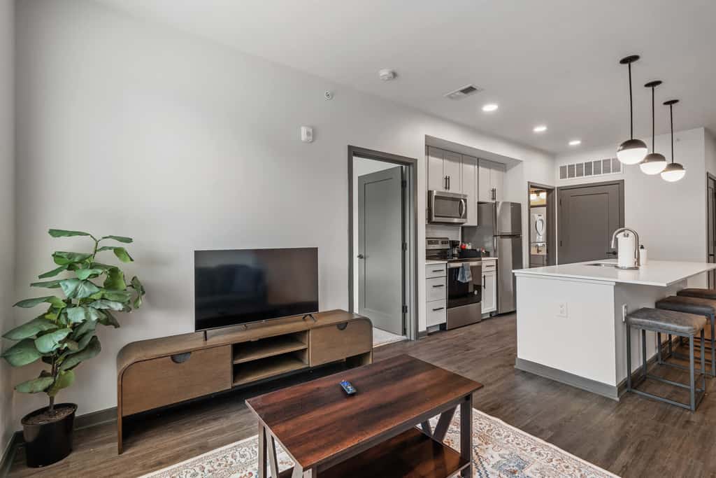 TWO CozySuites AYR | 3 Beds | parking, pool, gym