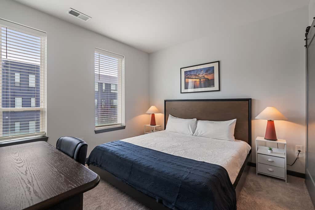TWO CozySuites AYR | 3 Beds | parking, pool, gym