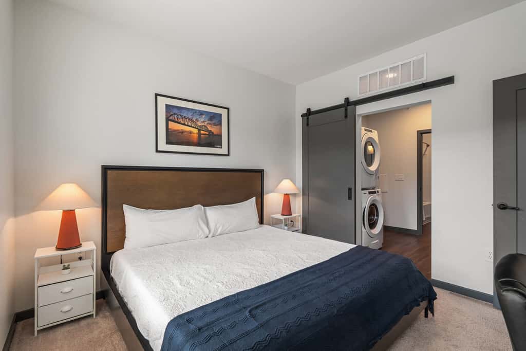 TWO CozySuites AYR | 3 Beds | parking, pool, gym