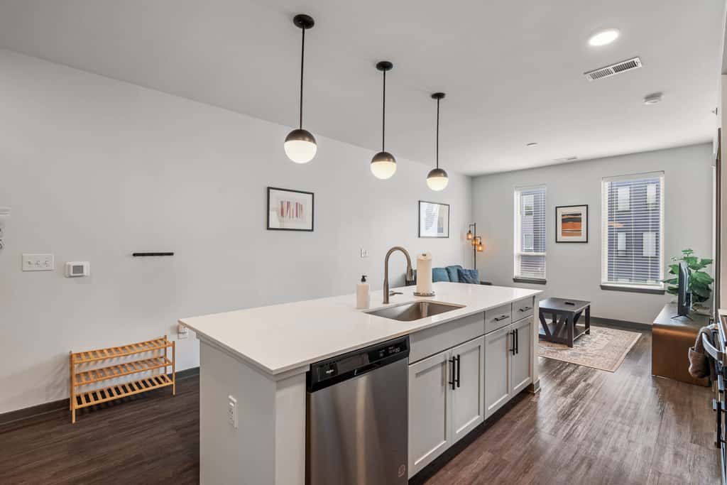 TWO CozySuites AYR | 3 Beds | parking, pool, gym