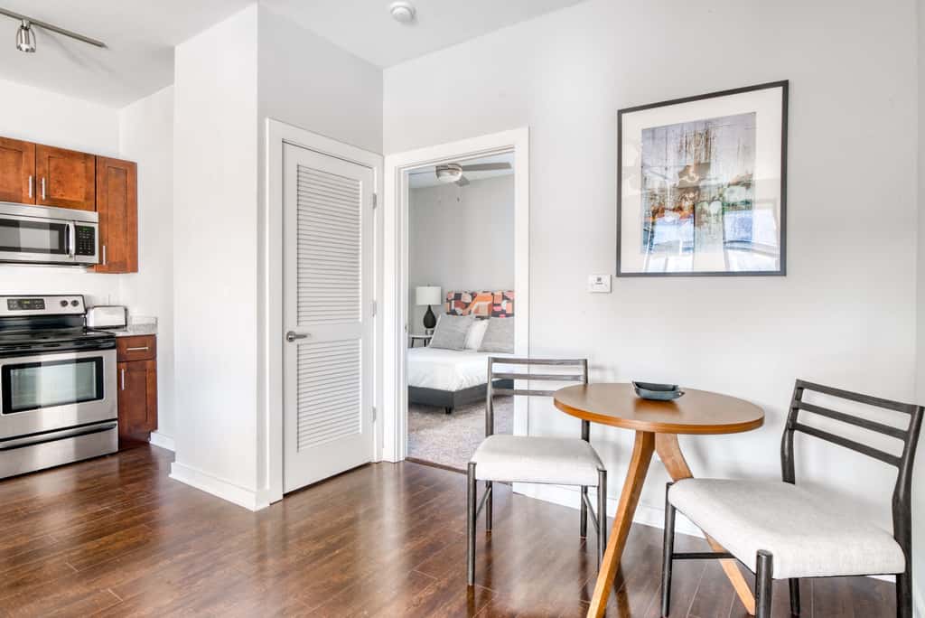 CozySuites Music Row Bold 1BR in Midtown Nashville