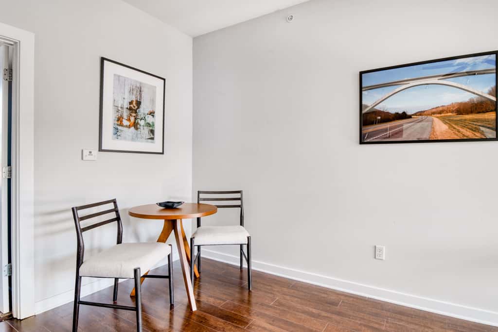 CozySuites Music Row Bold 1BR in Midtown Nashville