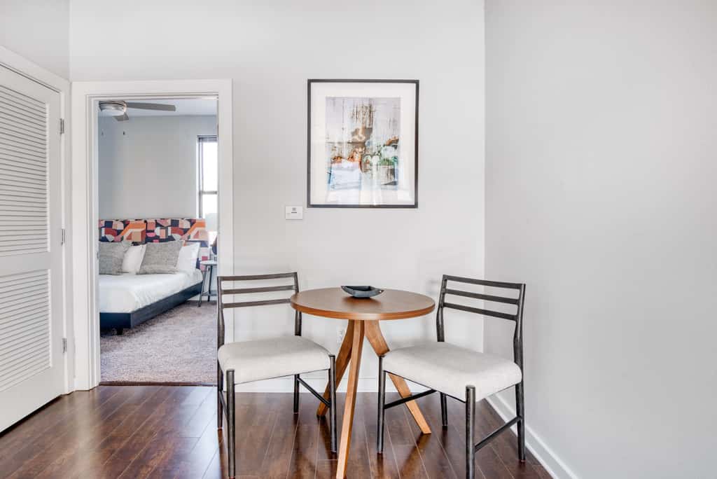 CozySuites Music Row Bold 1BR in Midtown Nashville