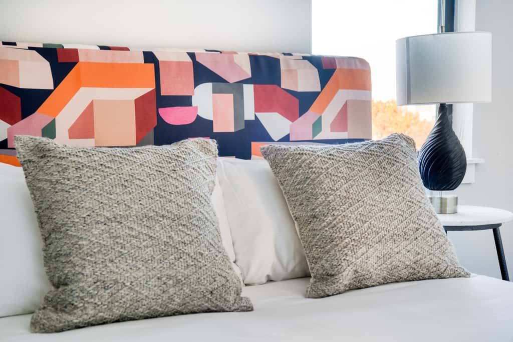CozySuites Music Row Bold 1BR in Midtown Nashville